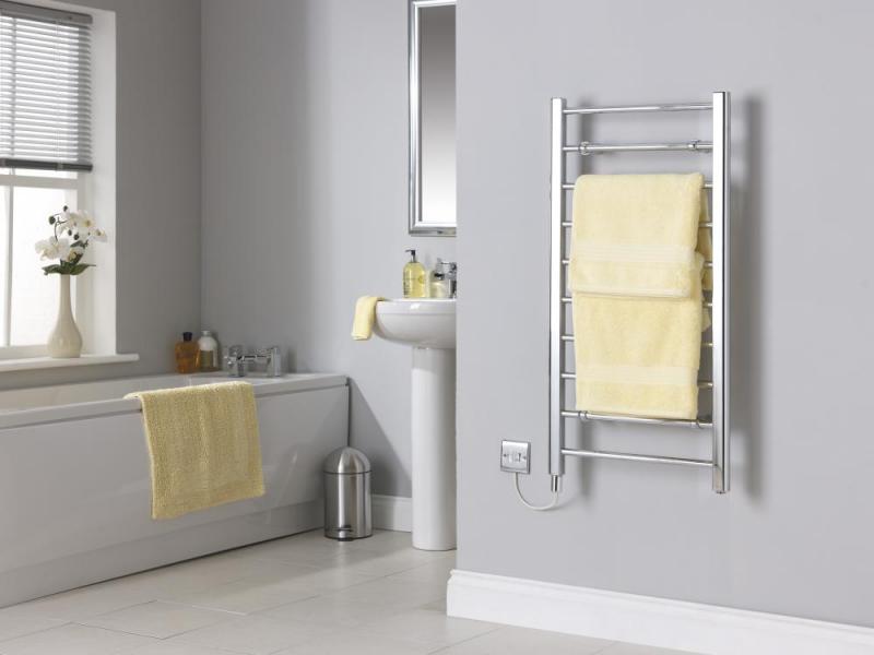 CLR10C Chrome Towel Rail With Towels Room Shot.jpg